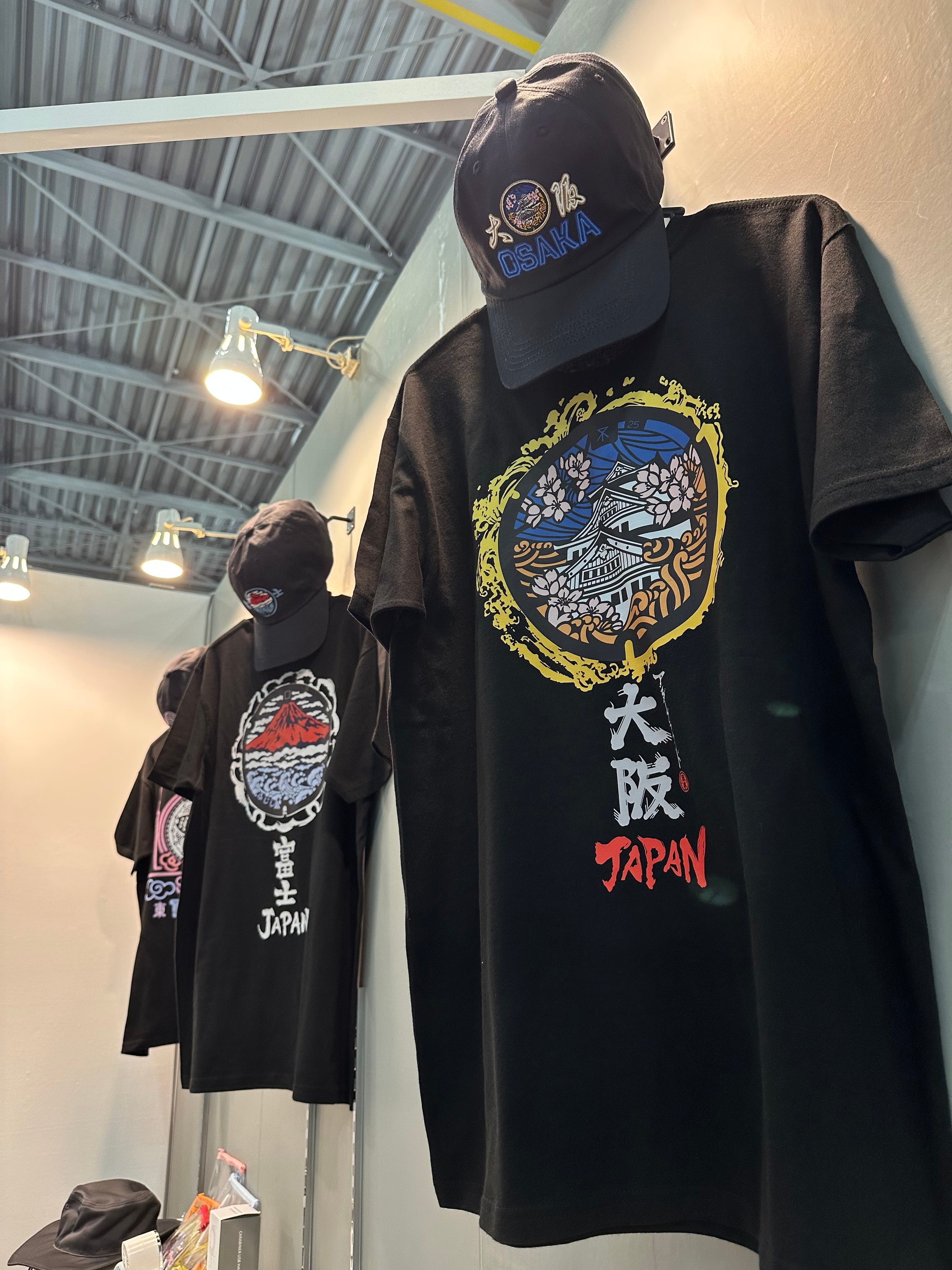 オリジナル帽子とTシャツ